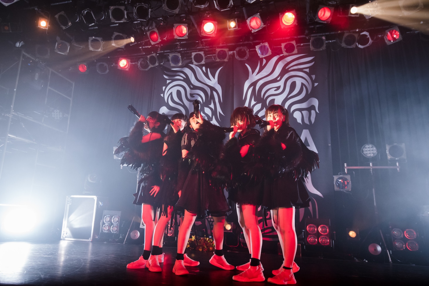 THERE THERE THERES「KHIMAIRA」の様子。（写真提供：AqbiRec）