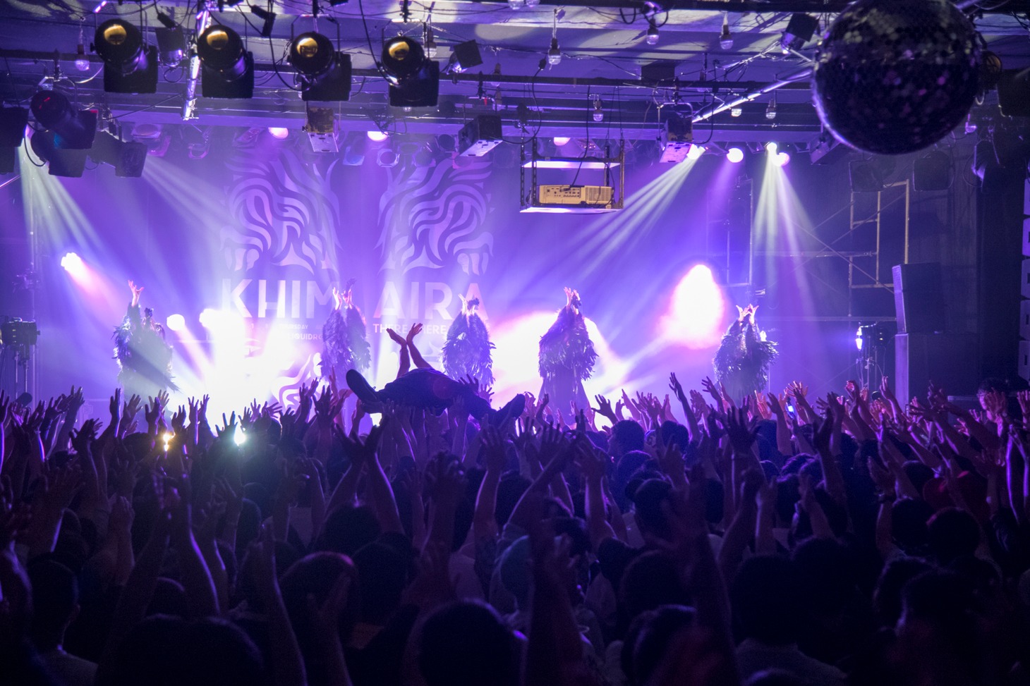 THERE THERE THERES「KHIMAIRA」の様子。（写真提供：AqbiRec）