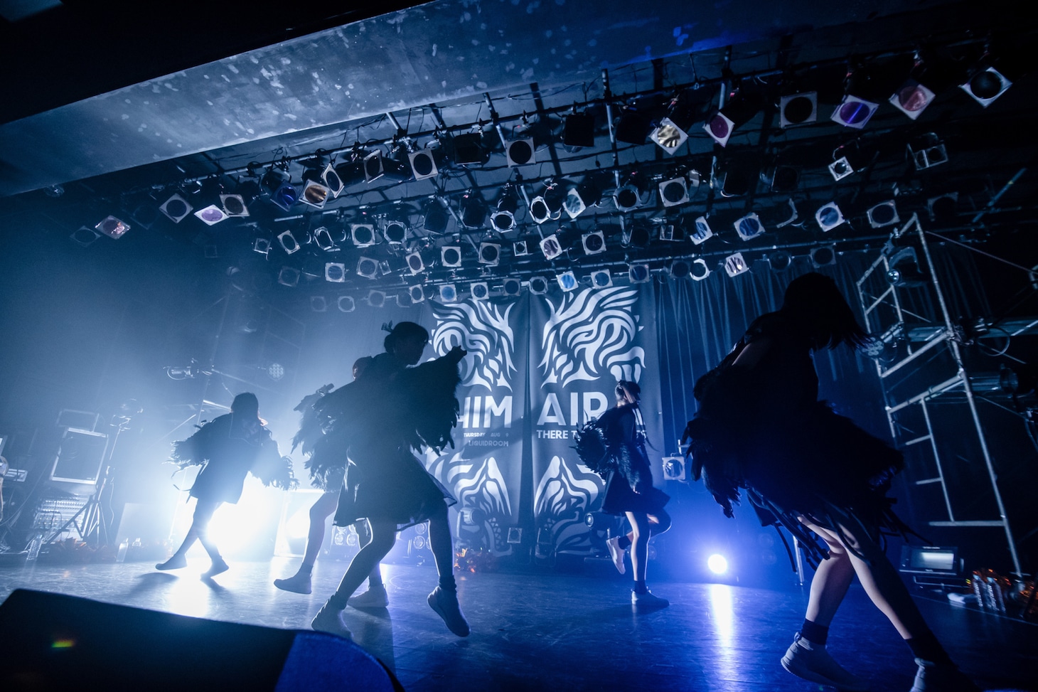 THERE THERE THERES「KHIMAIRA」の様子。（写真提供：AqbiRec）