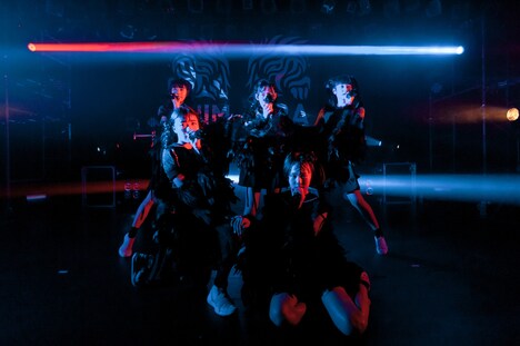 THERE THERE THERES「KHIMAIRA」の様子。（写真提供：AqbiRec）