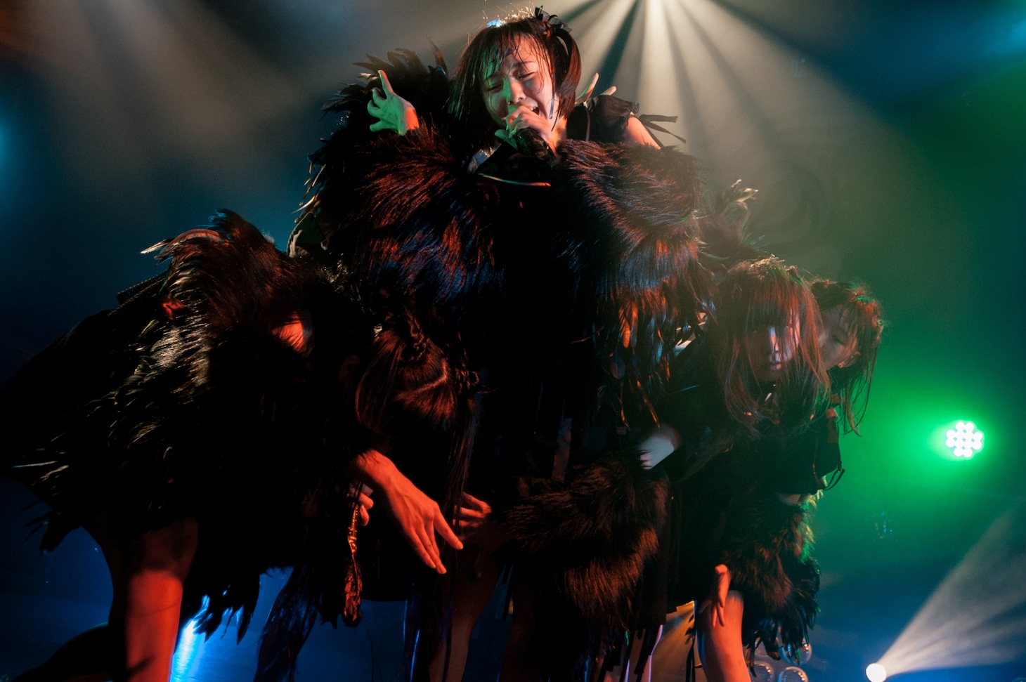 THERE THERE THERES「KHIMAIRA」の様子。（写真提供：AqbiRec）