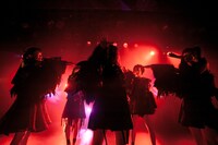 THERE THERE THERES「KHIMAIRA」の様子。（写真提供：AqbiRec）