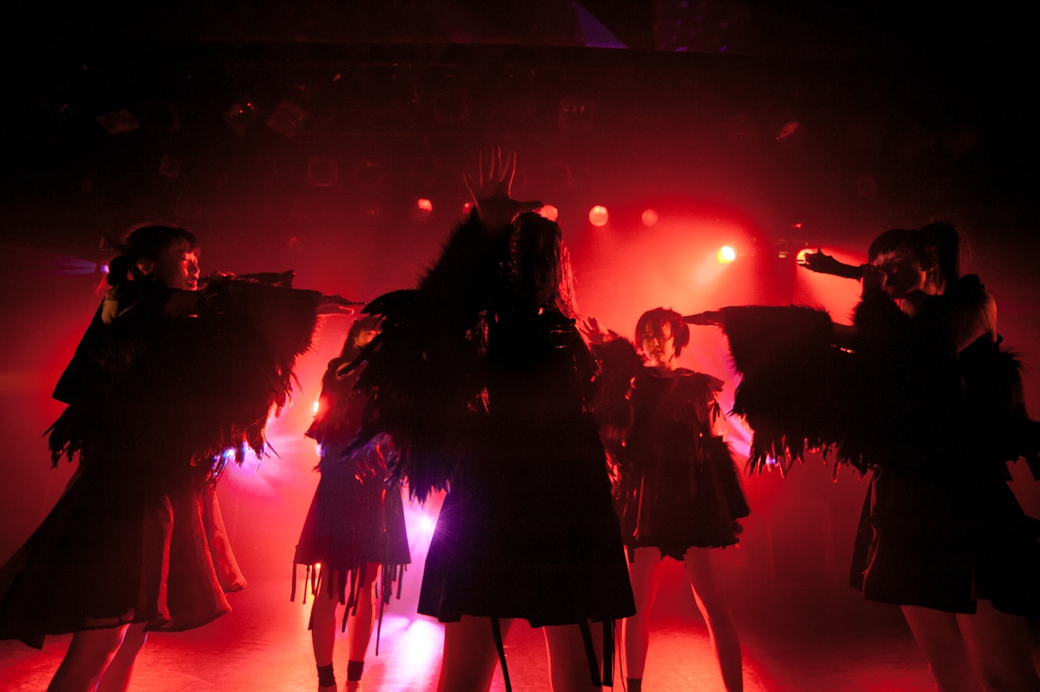 THERE THERE THERES「KHIMAIRA」の様子。（写真提供：AqbiRec）