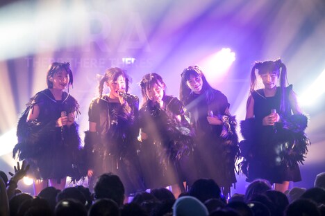 THERE THERE THERES「KHIMAIRA」の様子。（写真提供：AqbiRec）