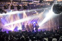 THERE THERE THERES「KHIMAIRA」の様子。（写真提供：AqbiRec）