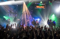 THERE THERE THERES「KHIMAIRA」の様子。（写真提供：AqbiRec）