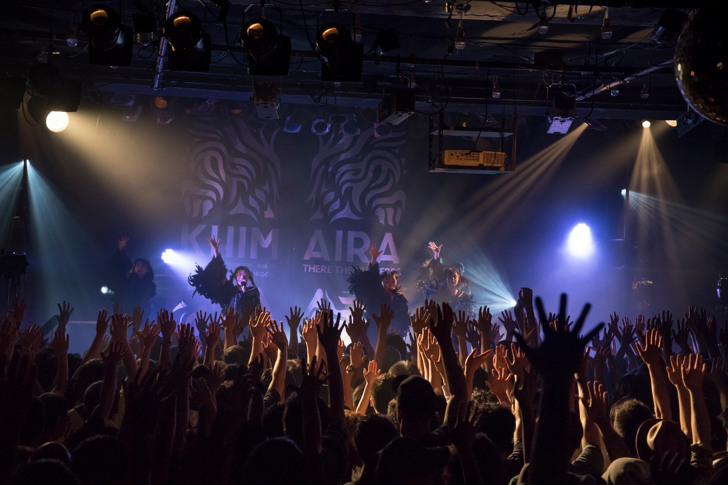 THERE THERE THERES「KHIMAIRA」の様子。（写真提供：AqbiRec）