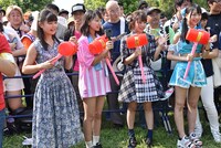 左から我妻桃実（ハコイリ▽ムスメ）、塩川莉世（転校少女*）、長月翠（LaLuce、シュークリームロケッツ）、生牡蠣いもこ（神使轟く、激情の如く。）。