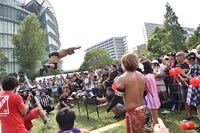 「DDT 路上プロレス in TIF2018」の様子。