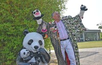 アドベンチャーワールドで「DO THE パンダッ！」を歌うRG。