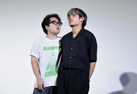 森野光晴（B）にちょっかいを出す木村浩大（Dr）。