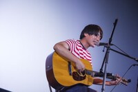 藤森元生（Vo, G）（Photo by Daisuke Sakai）