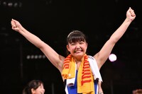 優勝した現実を受け止め喜びを爆発させる我妻桃実。