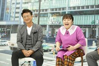 左から船越英一郎、柳原可奈子。 (c)フジテレビ