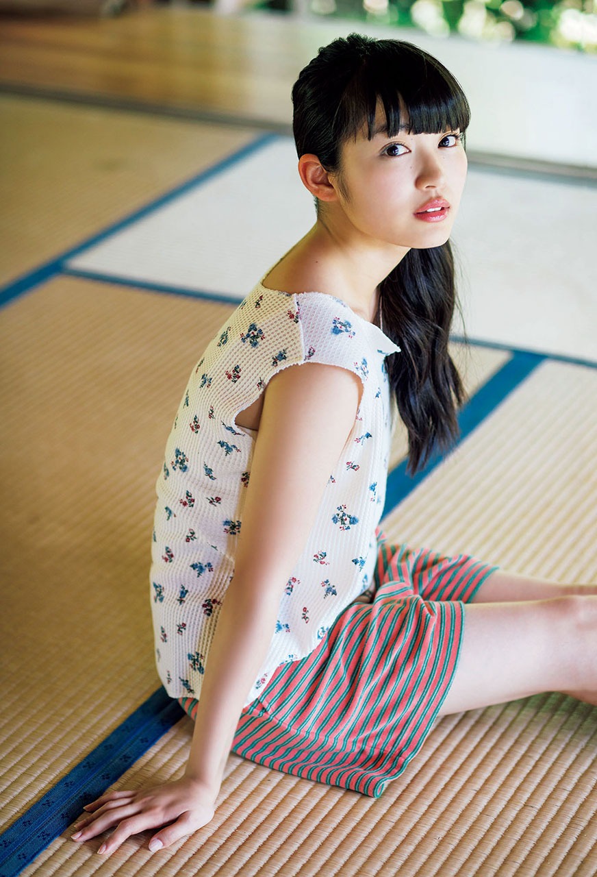 柏木ひなた（私立恵比寿中学）の2ndソロ写真集「Dear.」より。