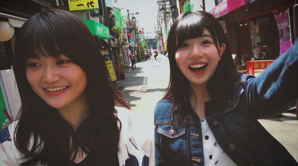 「石森虹花×松田好花 自撮りTV」のワンシーン。