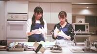 「渡辺梨加×井口眞緒 自撮りTV」のワンシーン。