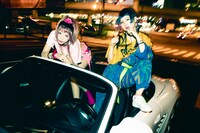 おやすみホログラム。左がカナミル。