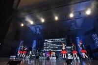 東京女子流とのツーマンライブ開催を発表するたこやきレインボー。