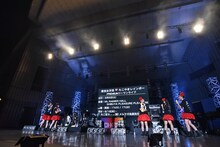 東京女子流とのツーマンライブ開催を発表するたこやきレインボー。