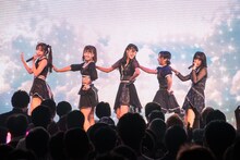 DEAR KISS「DEAREST DREAM NEXT DIMENSION」の様子。（写真提供：FIFTY-FIFTY inc.）