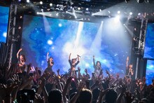 DEAR KISS「DEAREST DREAM NEXT DIMENSION」の様子。（写真提供：FIFTY-FIFTY inc.）