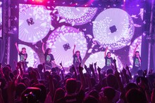 DEAR KISS「DEAREST DREAM NEXT DIMENSION」の様子。（写真提供：FIFTY-FIFTY inc.）