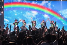 DEAR KISS「DEAREST DREAM NEXT DIMENSION」の様子。（写真提供：FIFTY-FIFTY inc.）