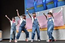 さくら学院「アートの授業 3」1時限目の様子。