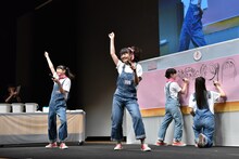 さくら学院「アートの授業 3」1時限目の様子。