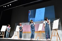 さくら学院「アートの授業 3」3時限目の様子。