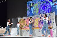さくら学院「アートの授業 3」3時限目の様子。