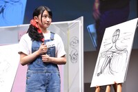 ミッション「躍動を描こう」に挑戦した日高麻鈴。