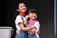 八木美樹（左）の名前を「美空ちゃん」と呼び間違えてしまった野崎結愛（右）。