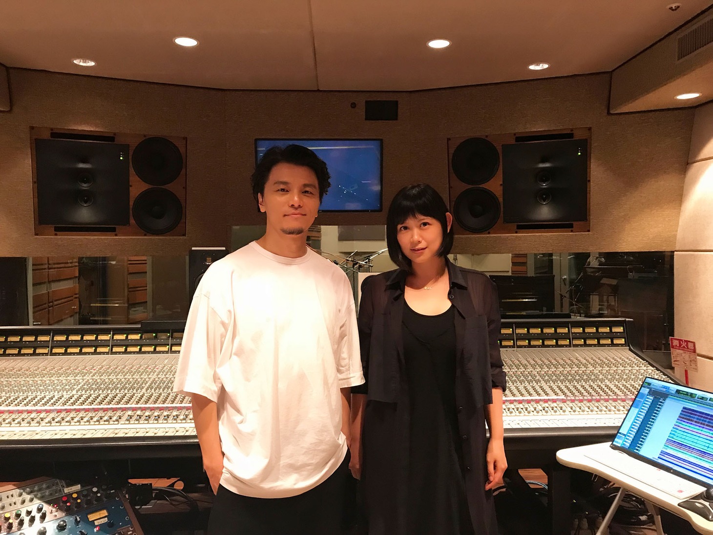 KREVAと絢香。