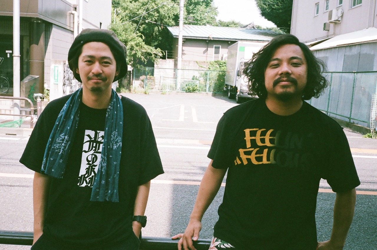左からロッキー、スガナミユウ（GORO GOLO）。