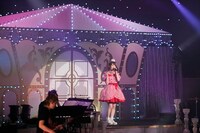 「AYA UCHIDA LIVE TOUR 2018 ～So Happy!!!!!～」群馬・ベイシア文化ホール公演の様子。