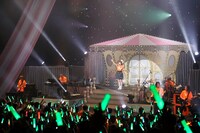 「AYA UCHIDA LIVE TOUR 2018 ～So Happy!!!!!～」群馬・ベイシア文化ホール公演の様子。