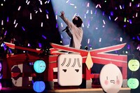 人気画像5位は「After the Rain、台風の日に晴乞いの宴で“満開の桜”咲かす」より、そらる。