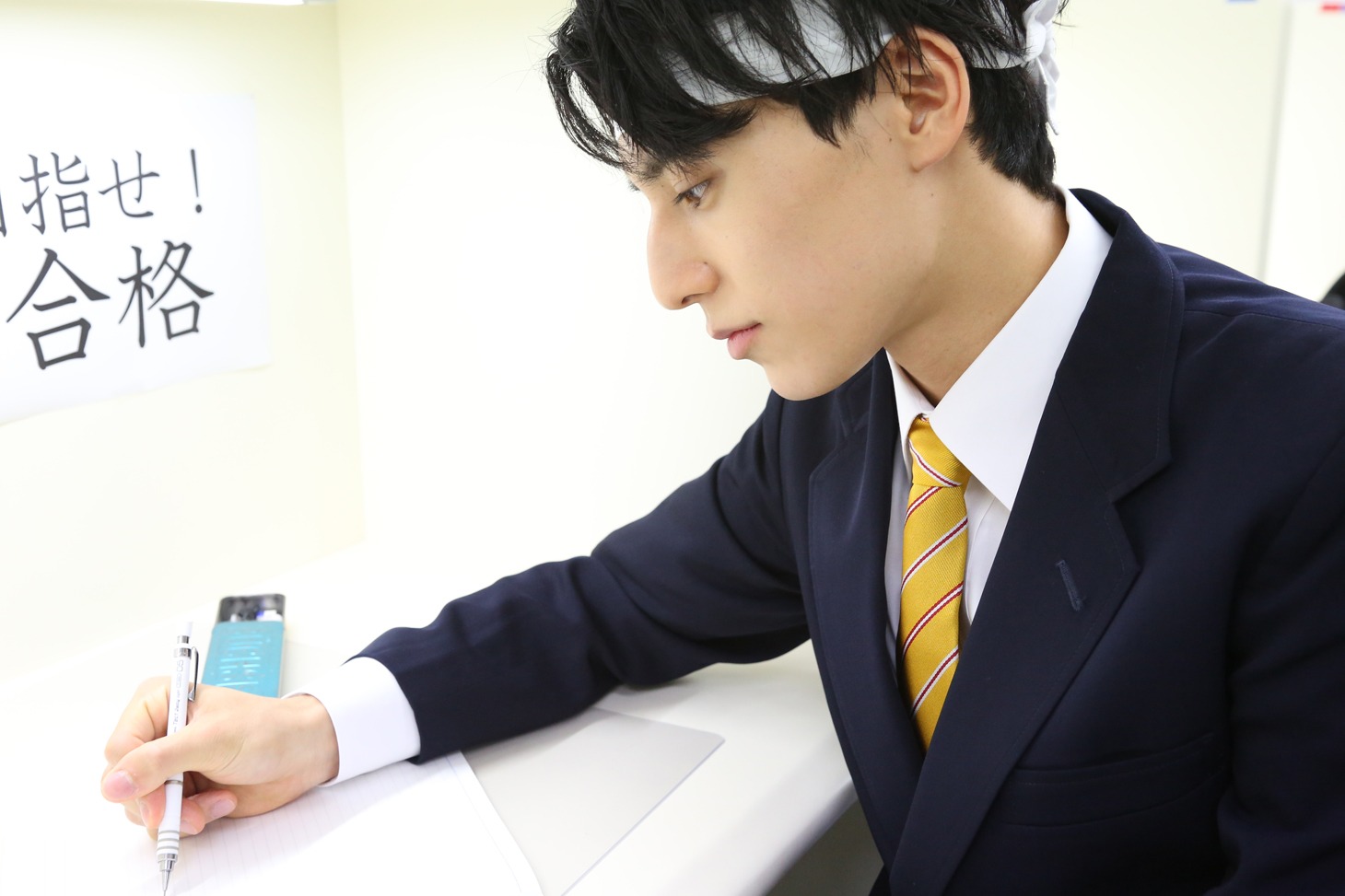 勉強中のユースケ。