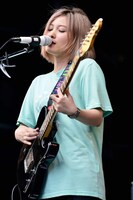 佐藤千亜妃（きのこ帝国）