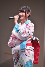 浴衣姿の小倉唯。