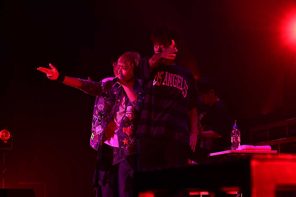 うらたぬき「Uratanuki Birthday Live～Greedy World～」の様子。（撮影：小松陽祐［ODD JOB］）