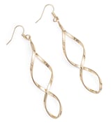 「Namie Amuro x H&M」ピアス（999円）