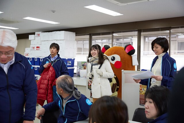 「ふたつの昨日と僕の未来」場面写真。中央が鶴見萌（虹のコンキスタドール）演じる土屋環奈。  (c) 2018  映画「ふたつの昨日と僕の未来」製作委員会