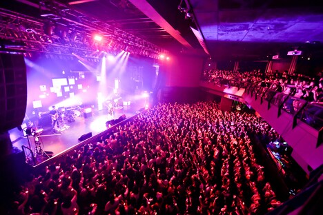 Eve「メリエンダ」東京・TSUTAYA O-EAST公演の様子。（撮影：小見山峻）