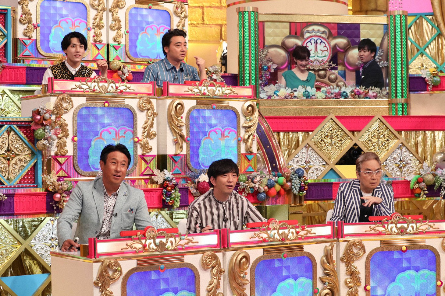 西郷輝彦率いる「男性チーム」の面々。(c)フジテレビ