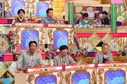 西郷輝彦率いる「男性チーム」の面々。(c)フジテレビ