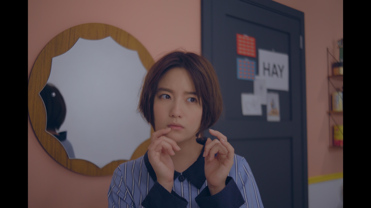SHE IS SUMMER「会いに行かなくちゃ」ミュージックビデオのワンシーン。
