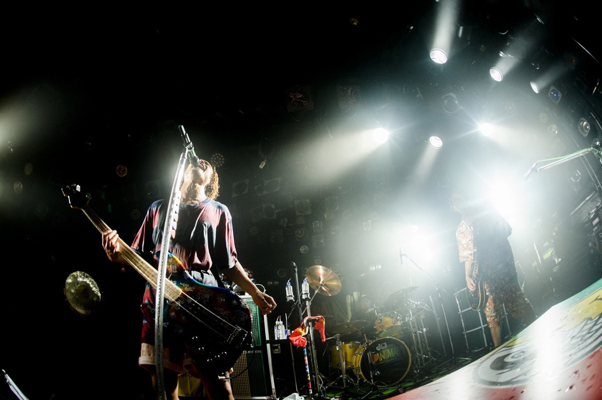 WANIMA「Everybody!! Tour ライブハウス編 in 渋谷 ～男女が残暑に盆盆盆!!～」の様子。（撮影：瀧本JON...行秀）